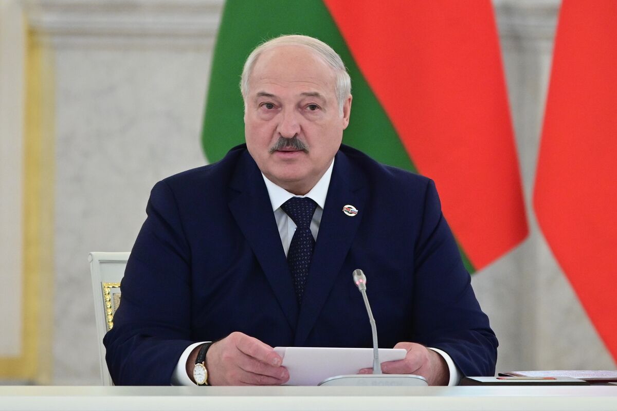 Free Lukashenko AI Voice Model Generator on Kits.ai